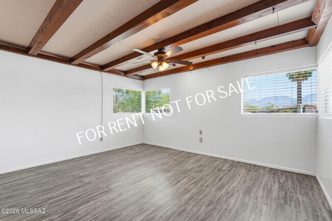 Foto del edificio - 5626 E 4th St