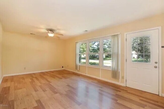 Building Photo - Charming, remodeled 3-Bed/1-Bath Parchment ranch style home with enclosed yard and garage