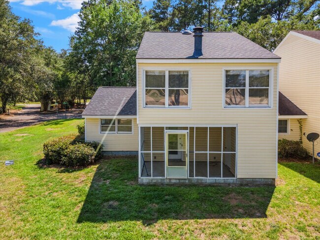 Building Photo - 488 Greenview Dr