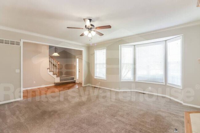 Foto del edificio - 4 Bed 2.5 Bath In Olathe! Available 9/1!!