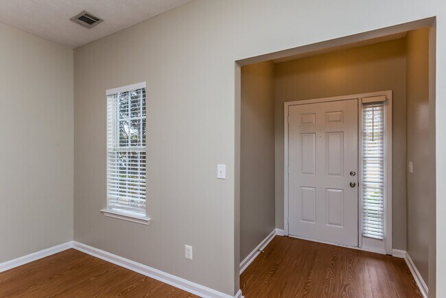 Foto del edificio - 3516 Daventry Ln