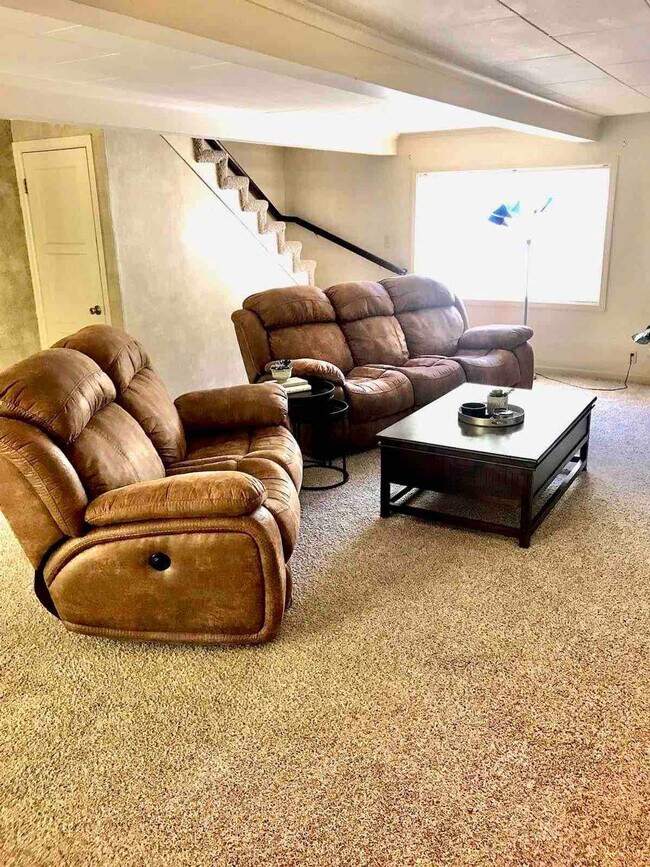 Building Photo - 1428 Crown Ave