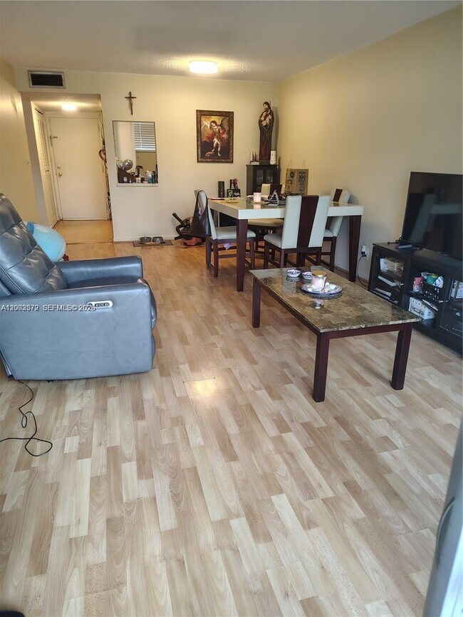 Foto del edificio - 7501 NW 16th St