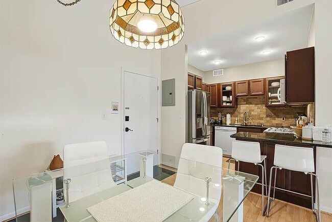 Photo - 57 Broadlawn Park Apartment