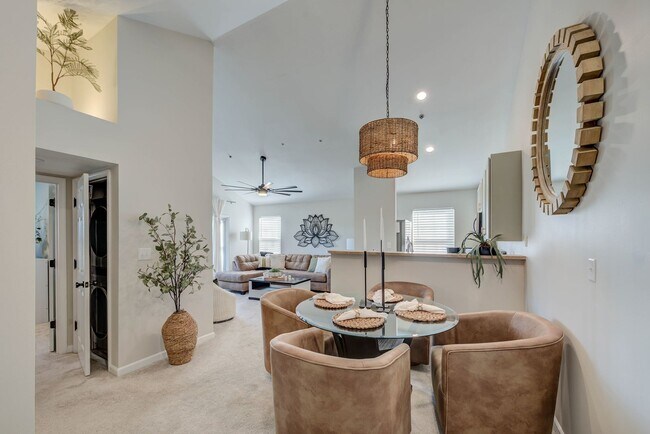 Foto del edificio - Tastefully updated 2-bedroom, 2-bath condo