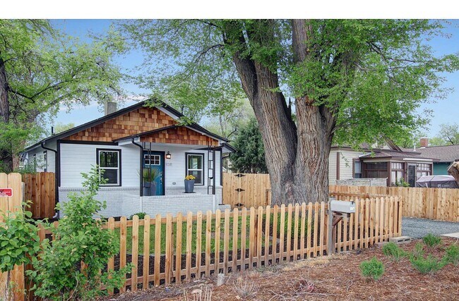 Building Photo - 108 E Lincoln Ave