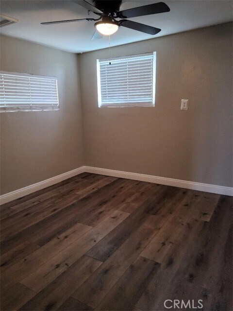 Foto del edificio - 10515 Cypress Ave