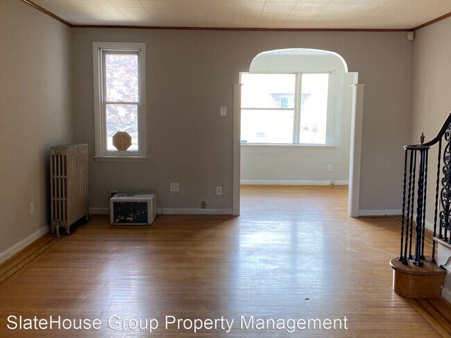 Building Photo - 3 br, 1 bath House - 2650 S 65th St