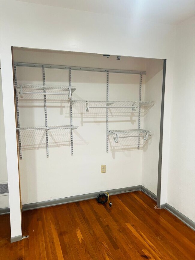 Foto del edificio - Coming Soon! 3 Bedroom 1 Bath Rancher, Hug...