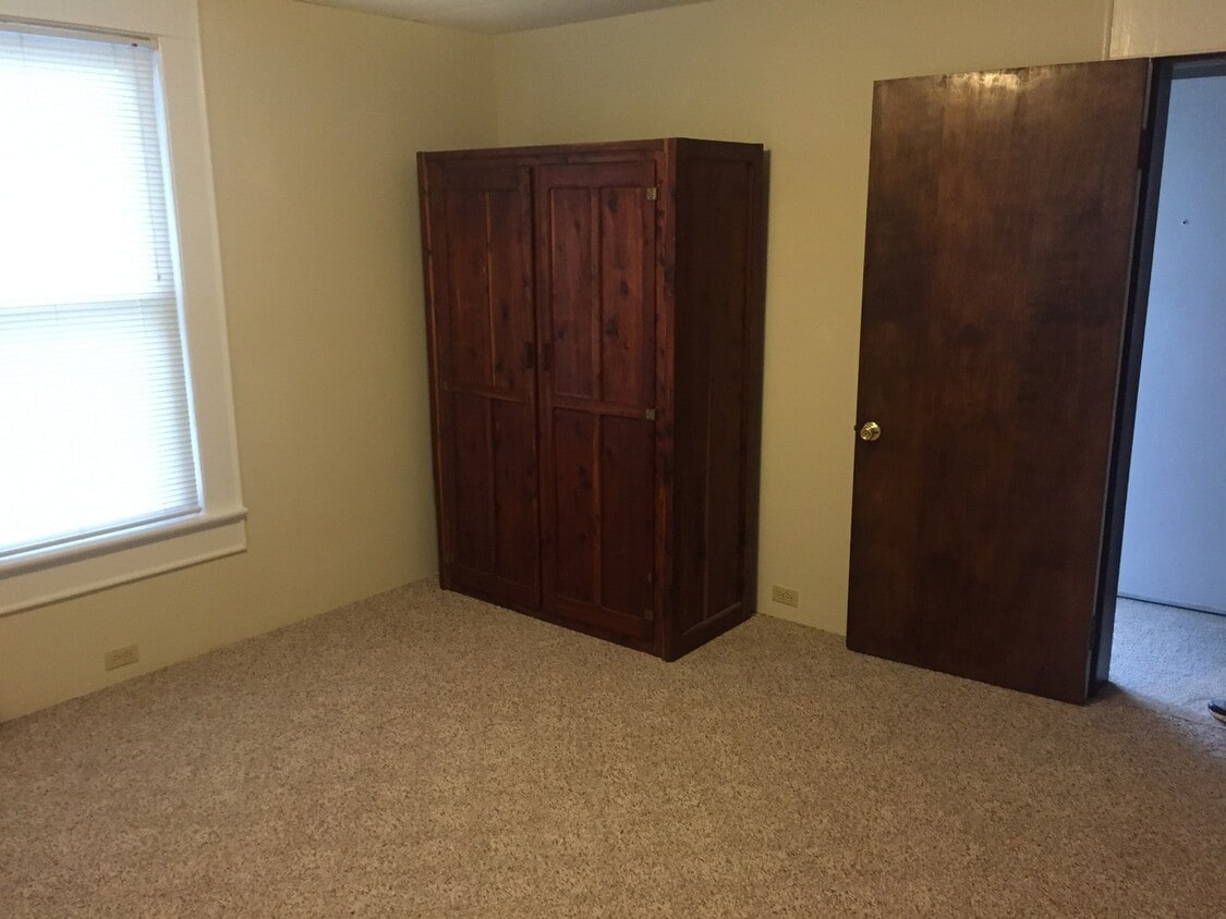 Building Photo - 68 Walnut St