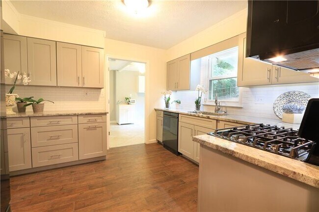 Building Photo - 2101 Bishop Creek Dr