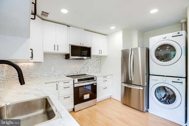 Building Photo - 1709 Westwind Way