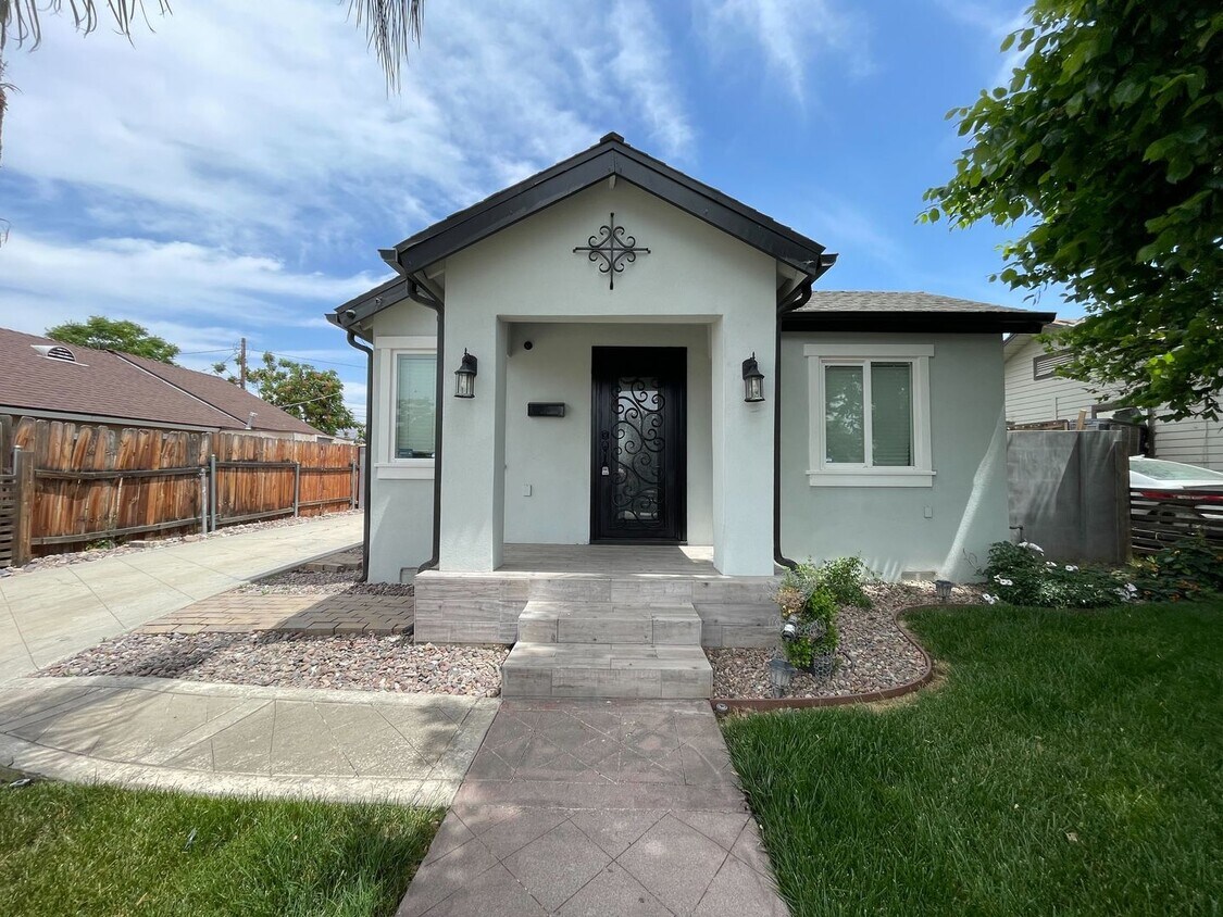 Primary Photo - Charming 2BR Home in Central Riverside – U...