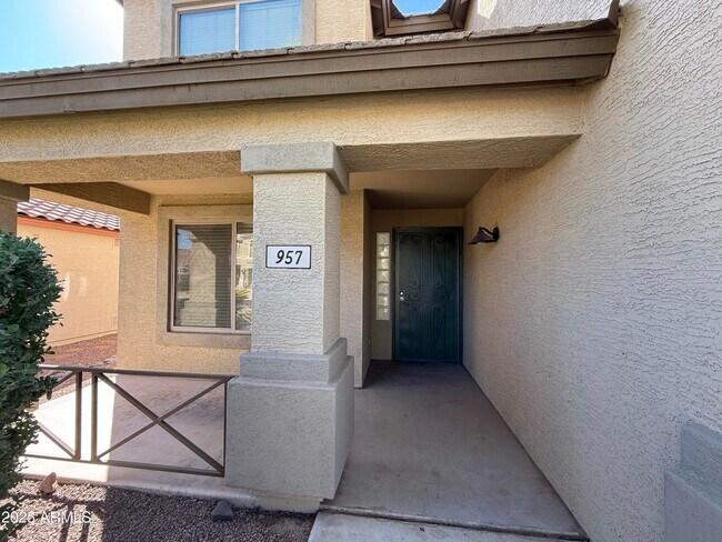 Foto del edificio - 957 Mountain View Rd