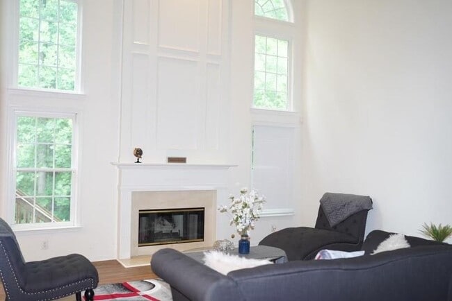Building Photo - 4543 Red Tail Dr