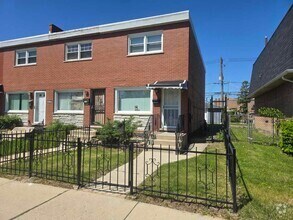 Building Photo - 9252 S Halsted St