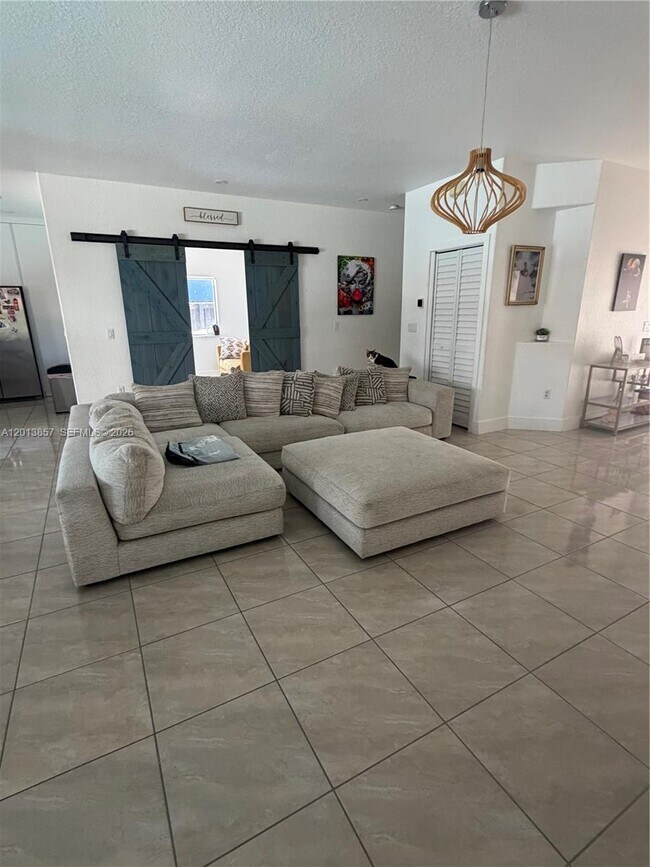 Foto del edificio - 16479 SW 53rd St