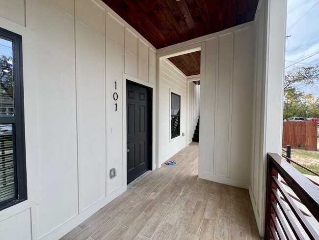 Building Photo - 110 Webb