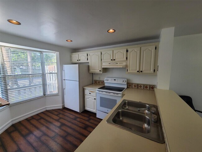 Building Photo - 173 SW 3rd St