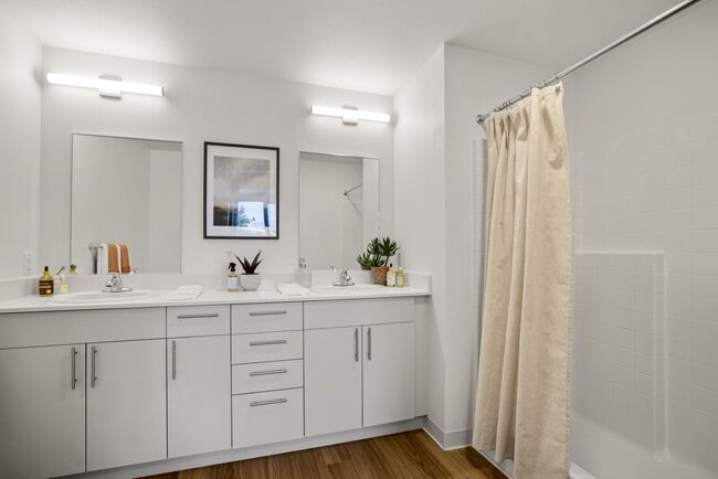 2BR, 2BA - 1082SF - Primary Bathroom - Riverfront Everett