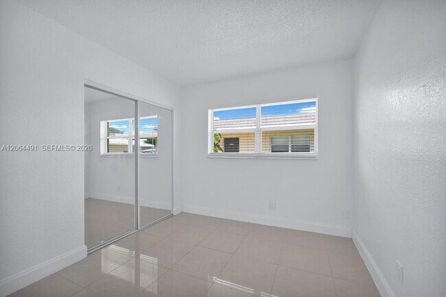 Foto del edificio - 6904 SW 5th St