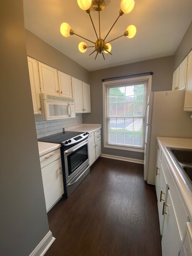 Building Photo - 630 Robinwood Dr