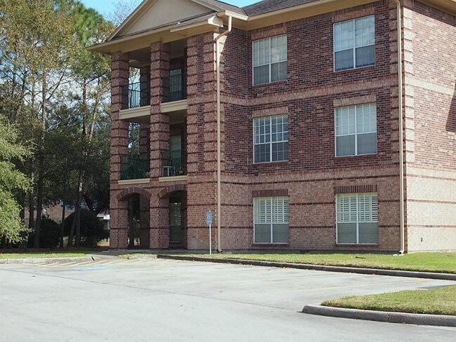 Building Photo - 2803 Kings Crossing Dr