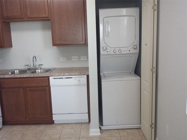 Building Photo - 340 Perry St