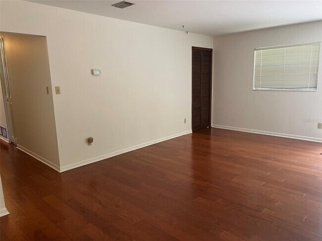 Foto del edificio - 703 NE 5th Pl