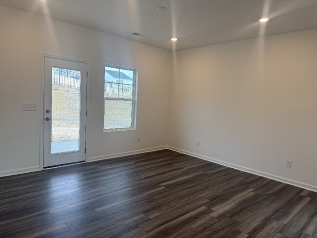 Building Photo - 1028 Red Finch Wy