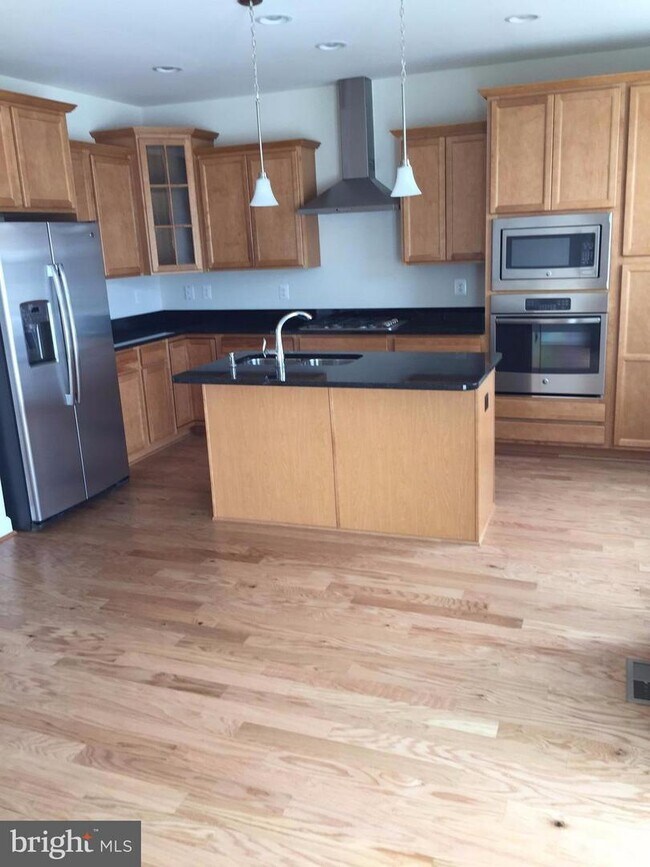 Building Photo - 2104 Garden Grove Ln