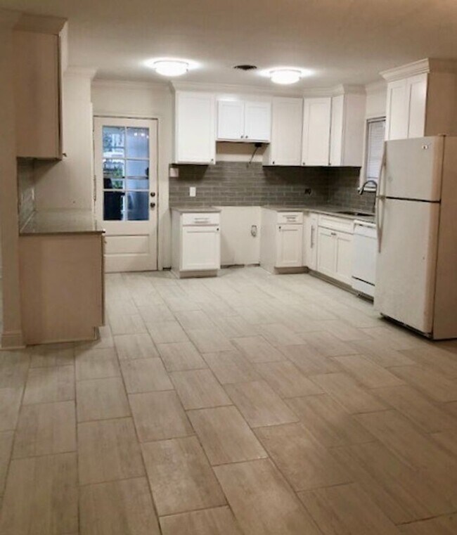 Foto del edificio - Westminster Location! I-12 at Drusilla/Ess...