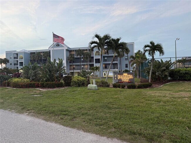 Foto del edificio - 1750 Jamaica Way