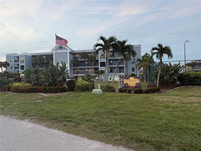 Building Photo - 1750 Jamaica Way