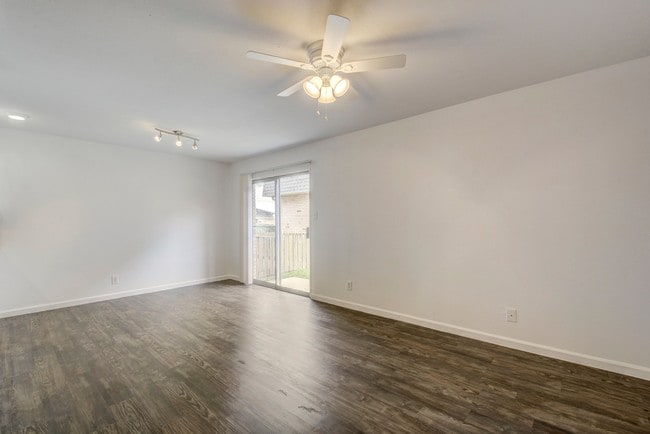 Foto del edificio - Brentwood Townhomes