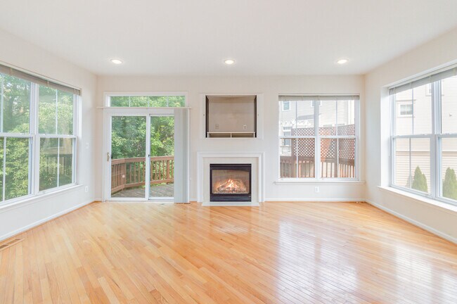 Building Photo - 43095 Hunters Green Square