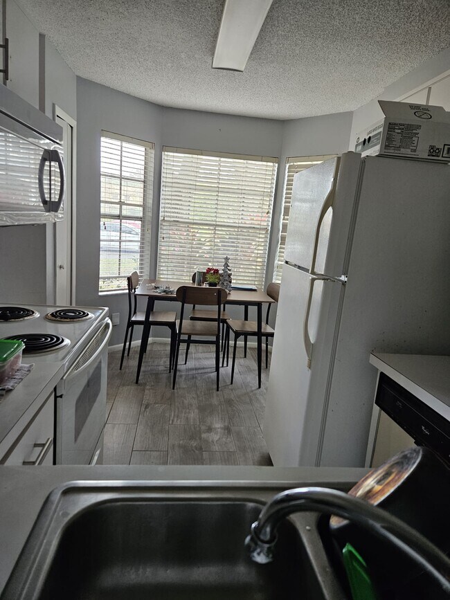 Building Photo - 2150 Whitewood Ct