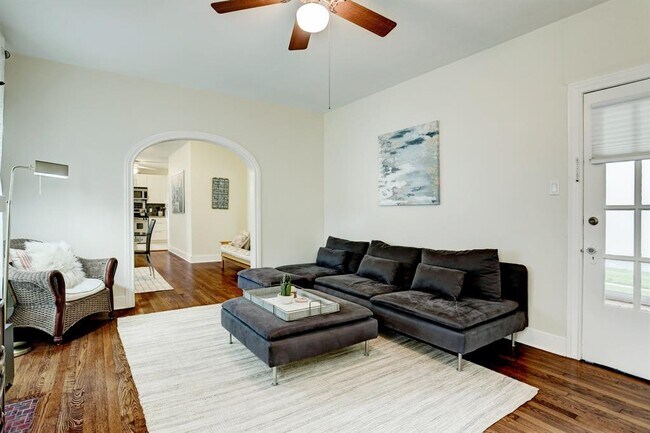 Building Photo - 3018 Quenby Ave