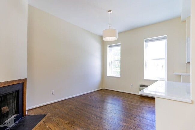 Building Photo - 1843 Mintwood Pl NW