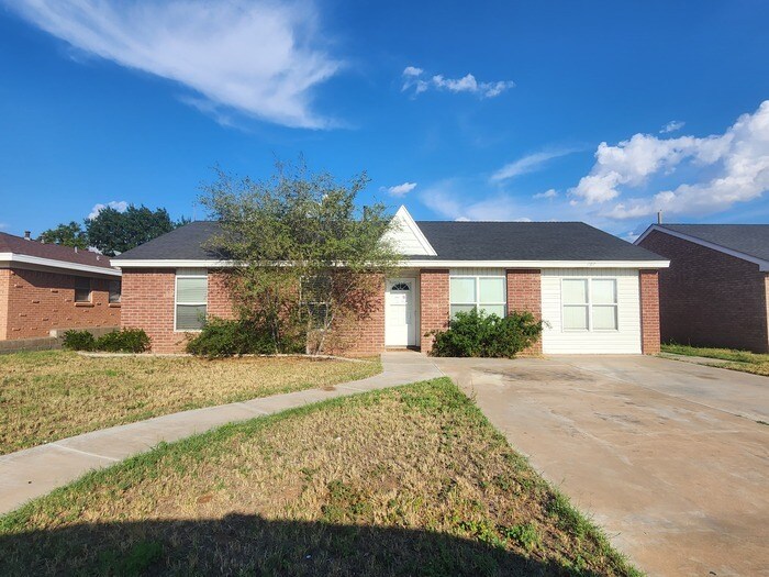 Foto principal - 4 bed 2 bath home