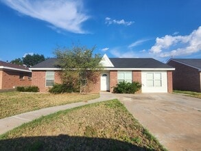 Building Photo - 707 Devonian Dr