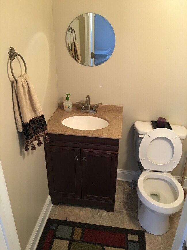 Medio baño - 2712 S Moreland Ave