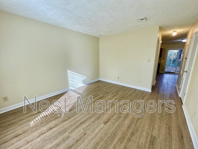 Foto del edificio - 5854 Aftonshire Dr