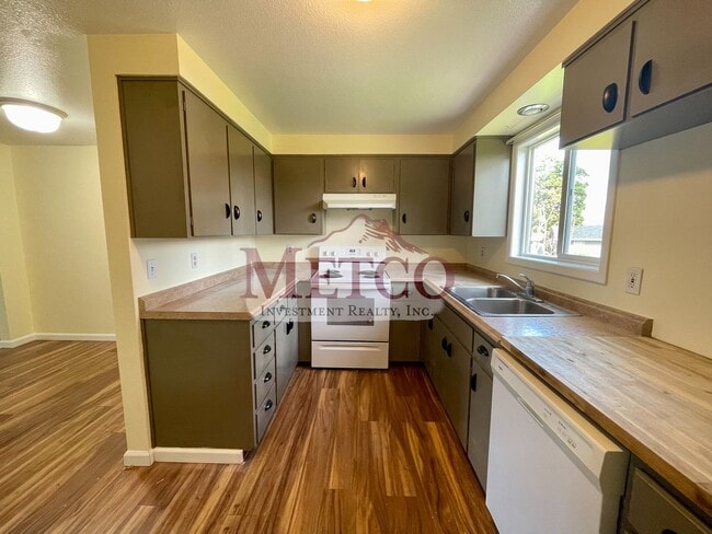 Building Photo - 24501