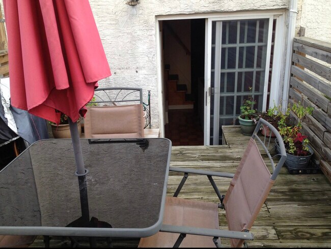 Terraza del segundo piso - 711 Clymer St