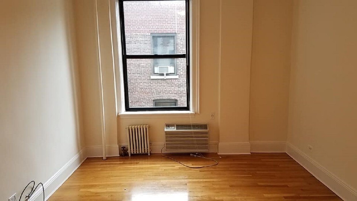Primary Photo - 200 Riverside Dr