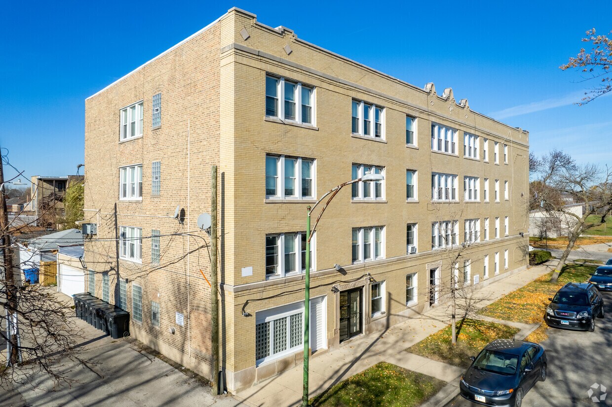 Primary Photo - 7224 N Rockwell St