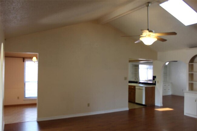 Building Photo - 2213 Richbrook Dr