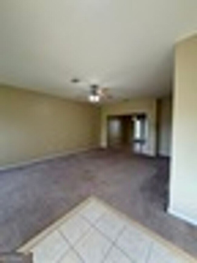 Building Photo - 200 Royal Palms Ave