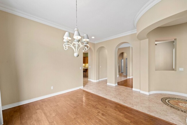 Building Photo - Beautiful & Spacious Single Level Eastlake...